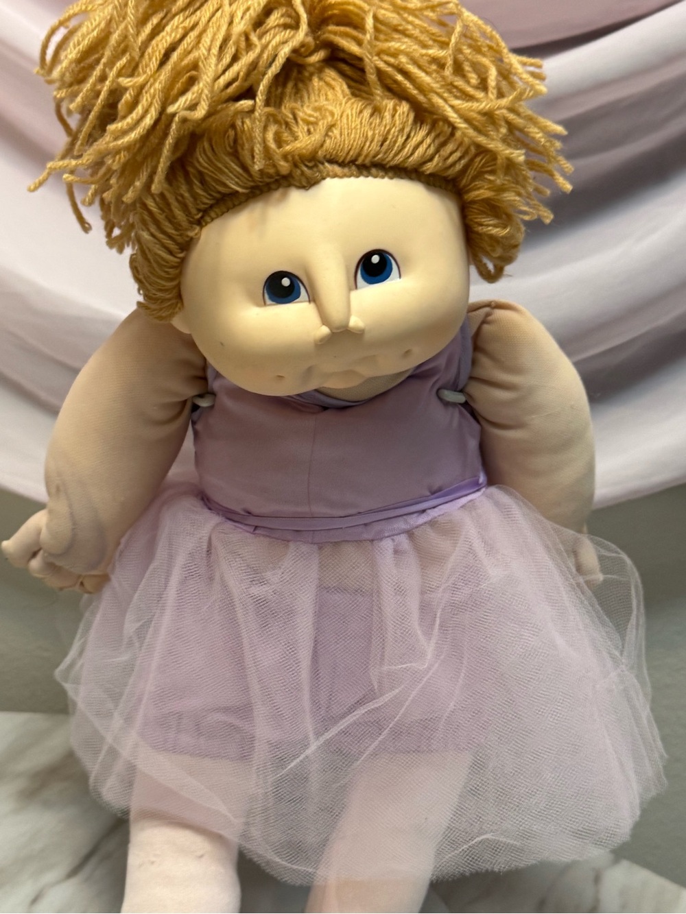 1984 Thomas MN blonde yarn hair hair soft body purple ballet costume doll